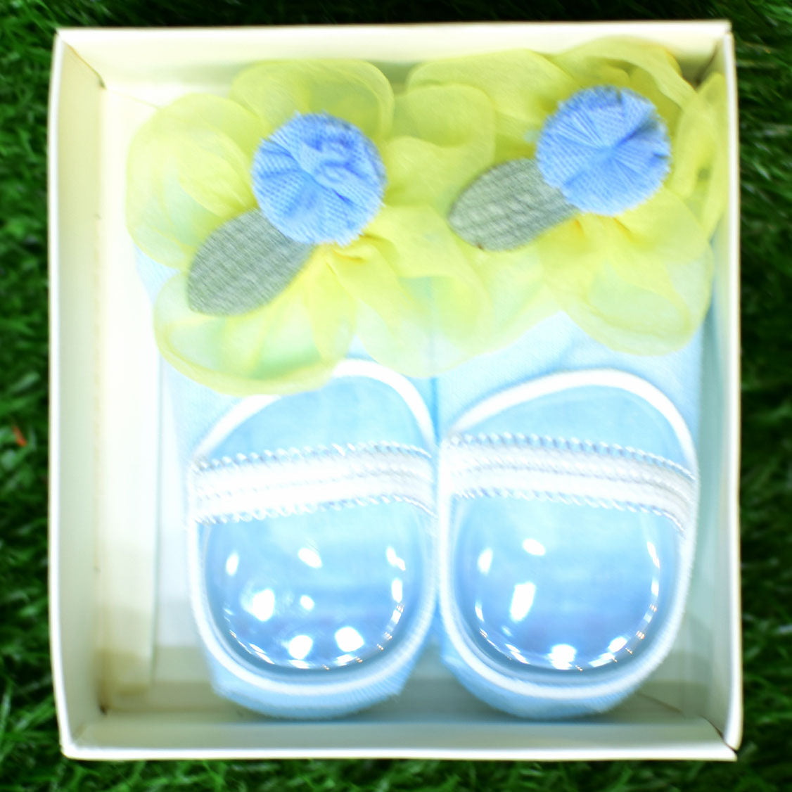 Baby Booties with Beautiful Flower